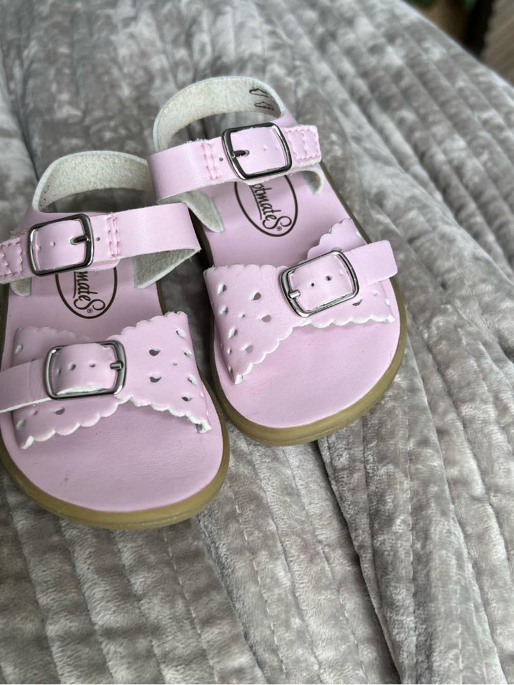 Footmates Ariel Pink Sandals - Classic Strappy Style; size 4. - Picture 5 of 9